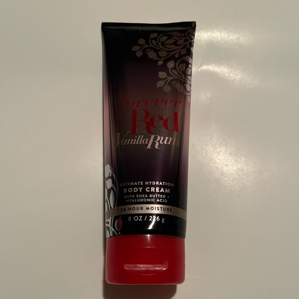 Bath & Body Works: Forever Red Vanilla Rum Body Cream